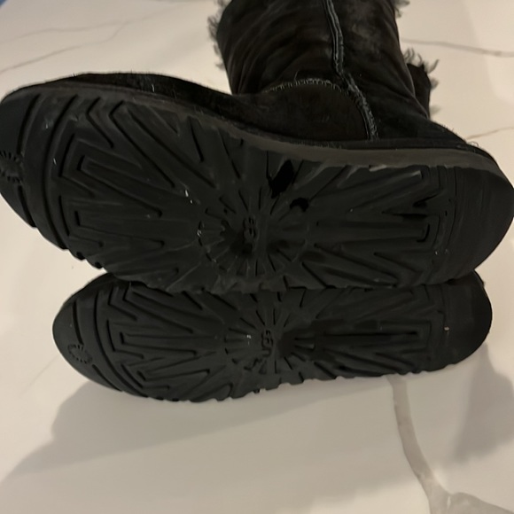 On Hold! UGG Bailey Button Fleece lined suede boots - Picture 4 of 9